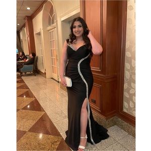 I am selling this brand new Portia & Scarlett dress.